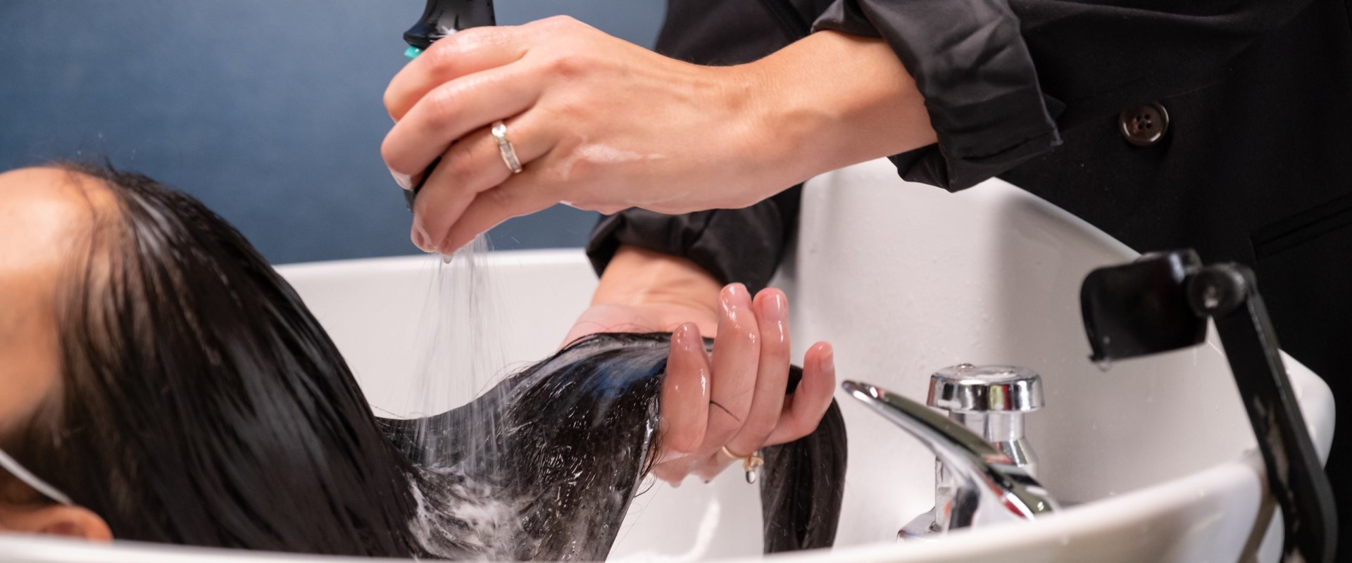 Do Barber Shops Provide Hair Washing Services? A Comprehensive Guide